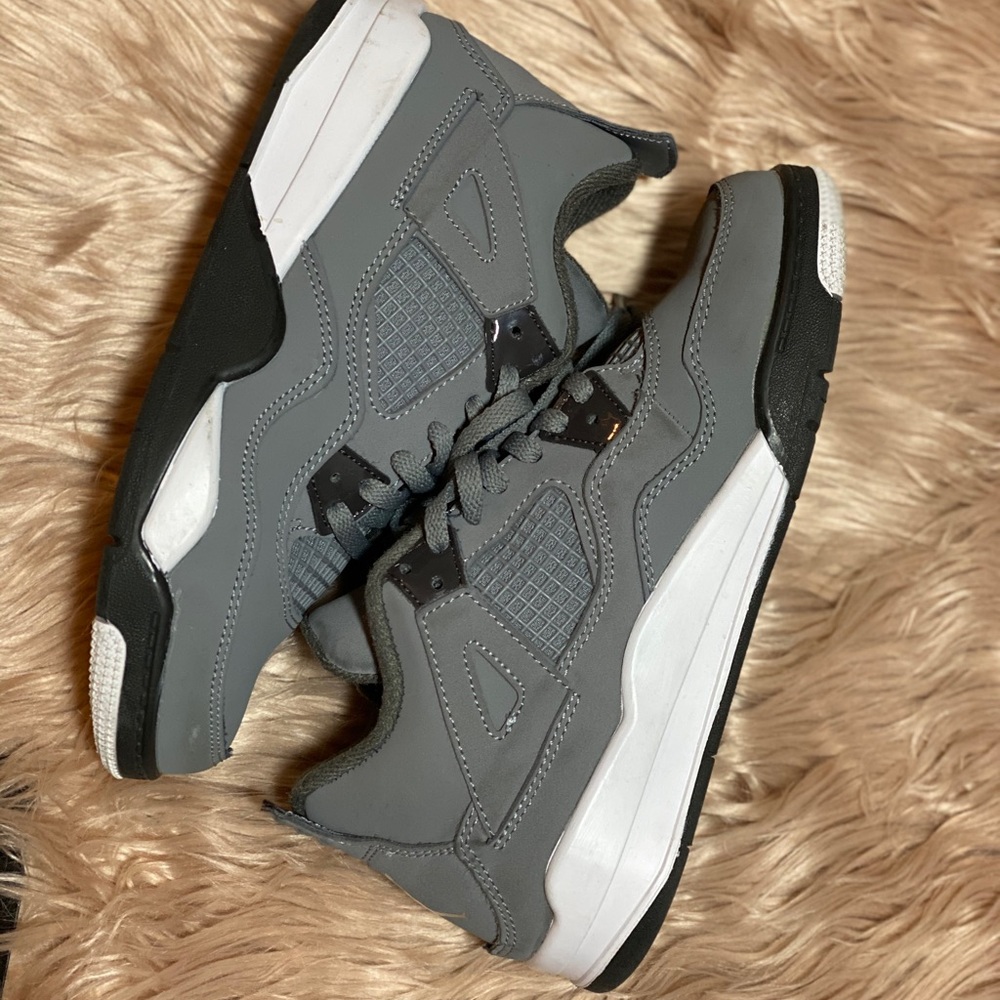 Jordan 4s